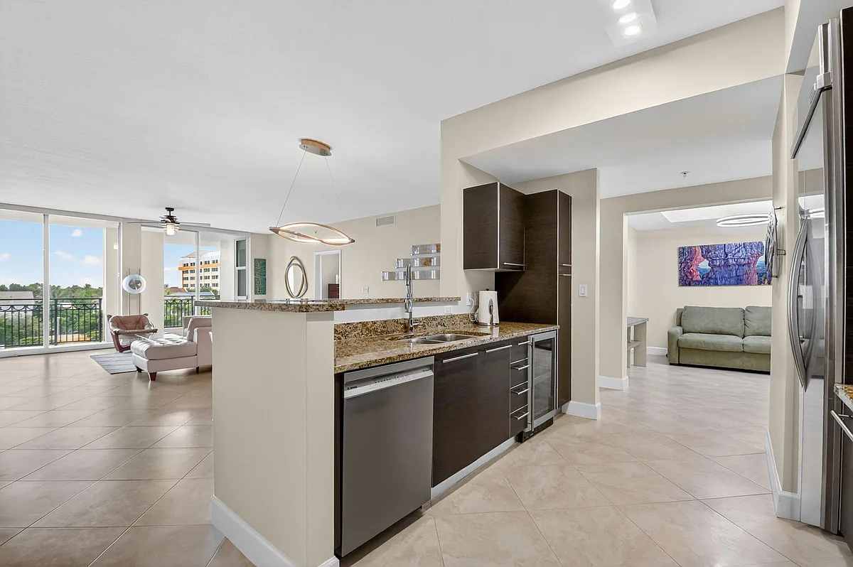 Building Photo - 550 Okeechobee Blvd #423