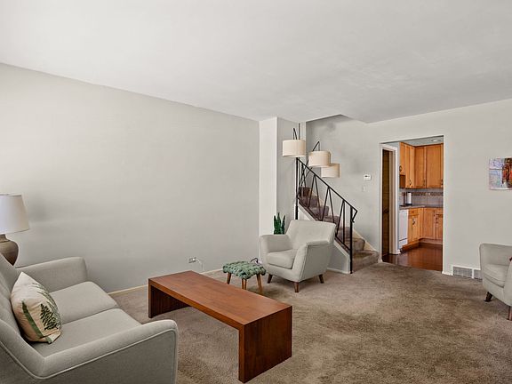4th image of 1107 E Elm St
