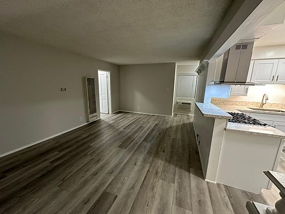 3rd image of 20336 Cohasset St APT 24