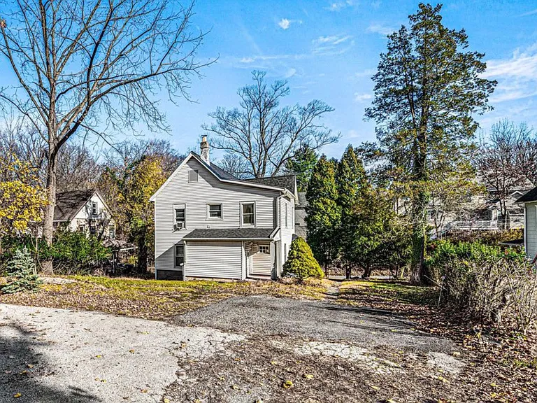 106 N Valley Rd #B — Photo 4