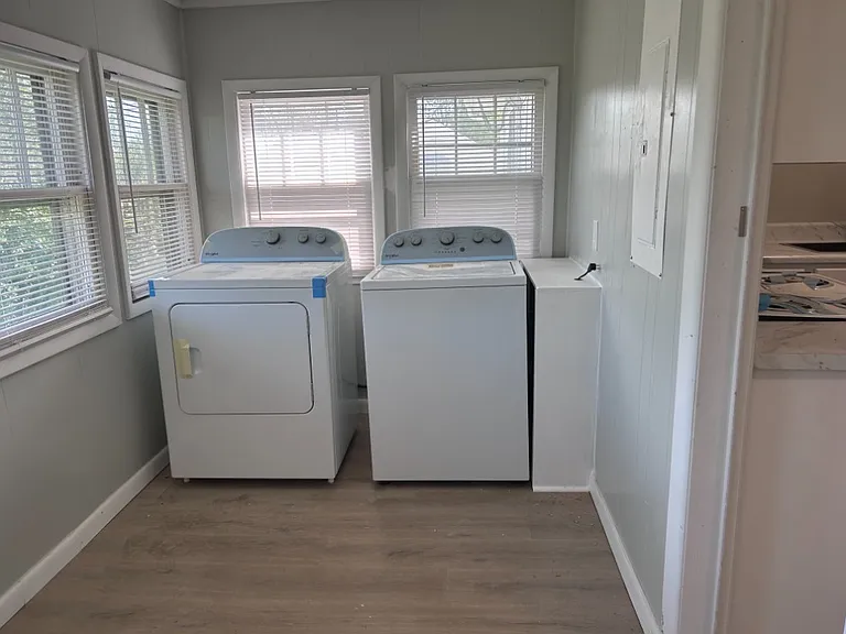1517 Highpoint Ave — Photo 16