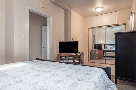 5th image of 902 Tait St #7