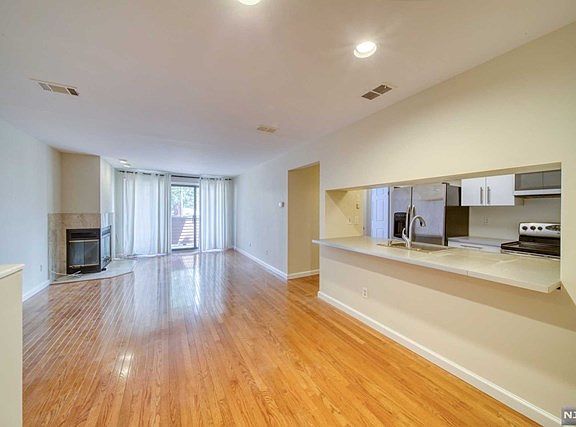 2nd image of 214B Washington Ave #214B