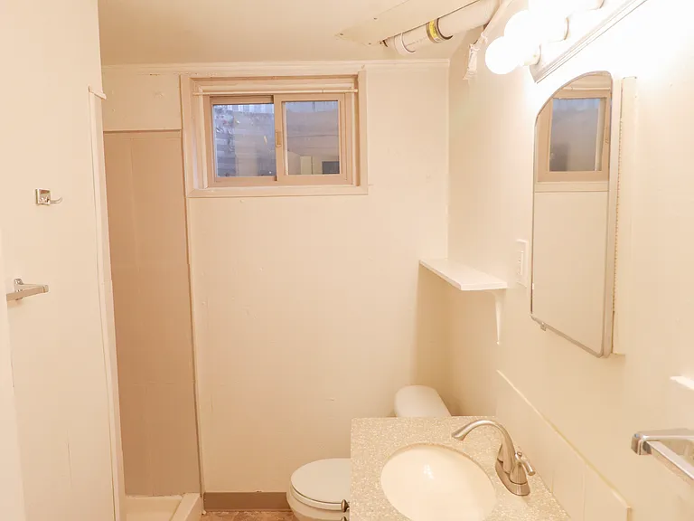 610 Cowan St #1/2 — Photo 14