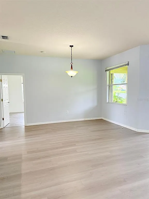 3 bed, 2.0 bath, 1918 sqft, $2,200 — Photo 4