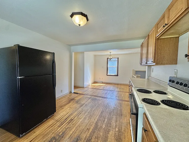 300 S Maple Ave #302 — Photo 3