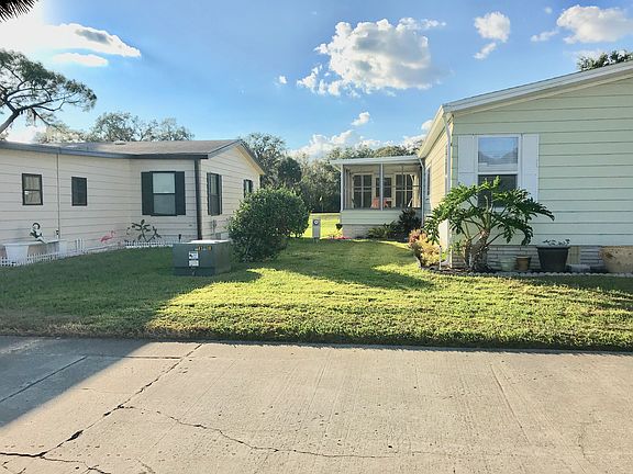 3rd image of 211 Country Club Dr