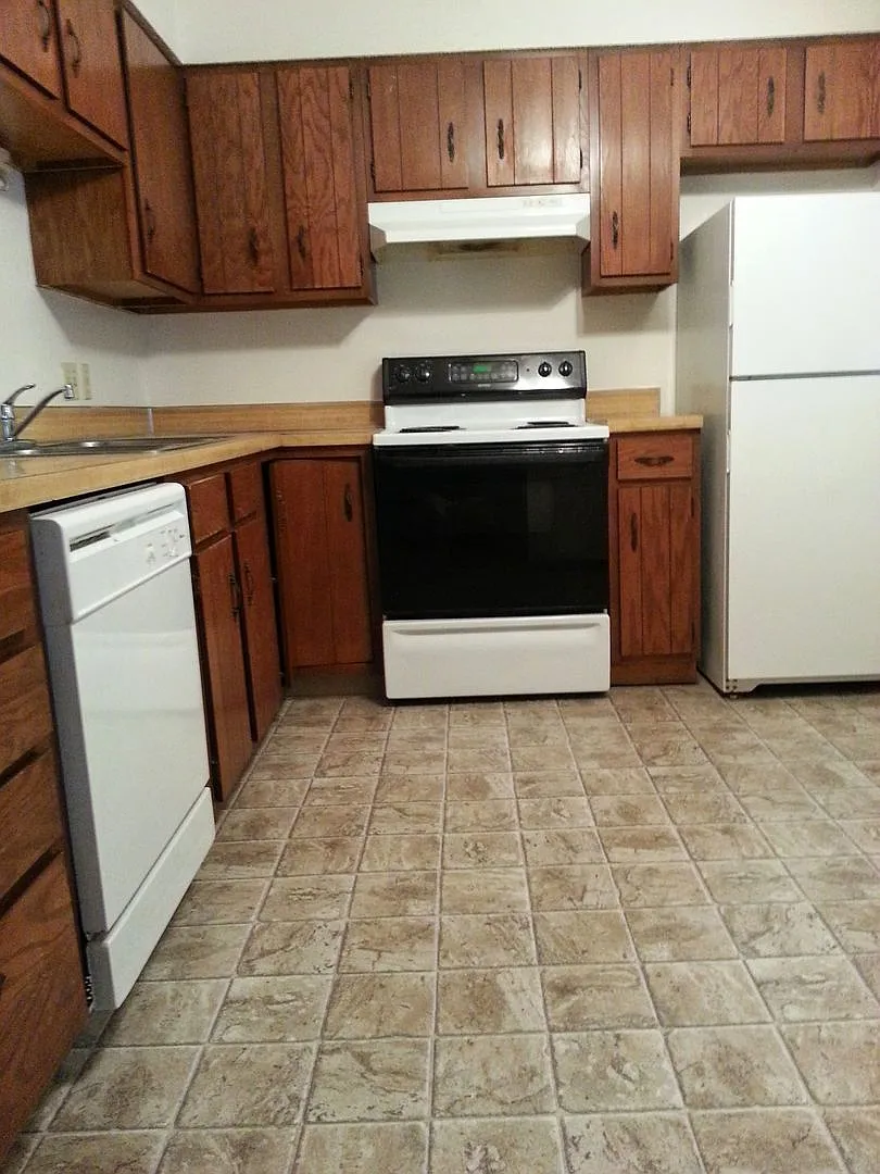 3831 St. Paul Ave. Apartments — Photo 2