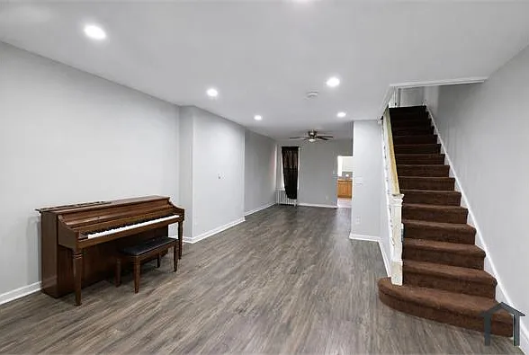5035 Stenton Ave — Photo 3