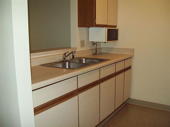 Full Kitchen With Microwave