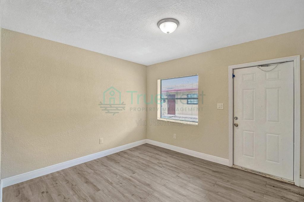 2741 NW 1st St #2, photo 8