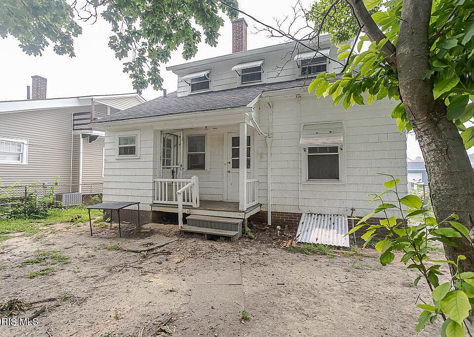 1st image of 423 Oak St