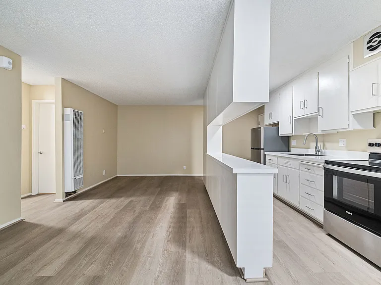630 Mariposa — Photo 10