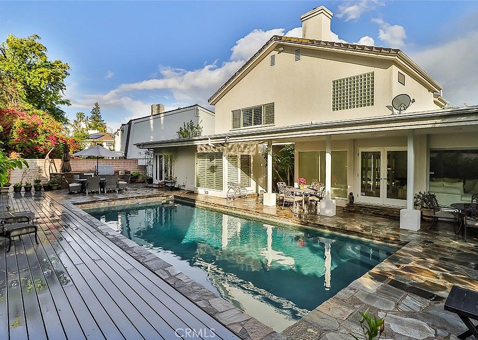 1st image of 4575 De Celis Pl
