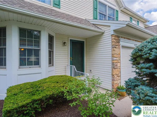 2877 Hope Ridge Dr, Easton, PA 18045