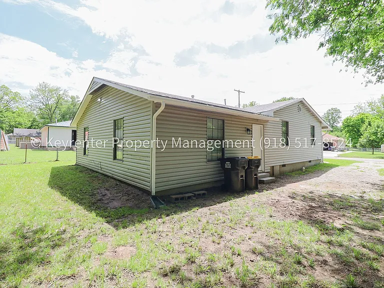 504 W Chestnut St — Photo 31