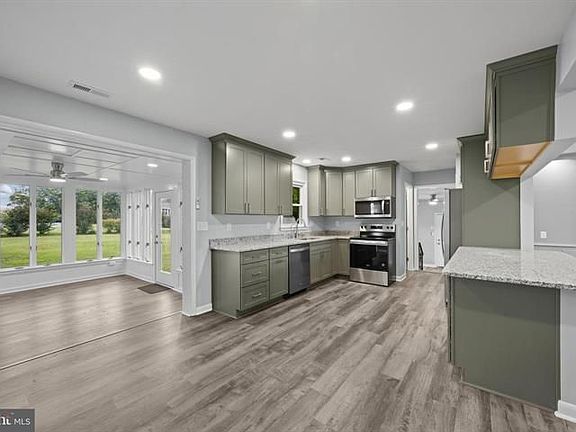 5th image of 1905 Bayside Dr