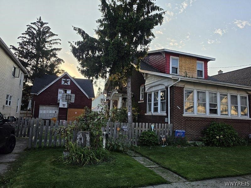 1st image of 298 Weimar St