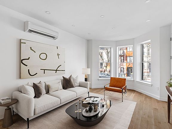 4th image of 318 Cornelia St APT 1