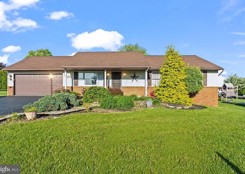 1st image of 10 Fernwood Dr