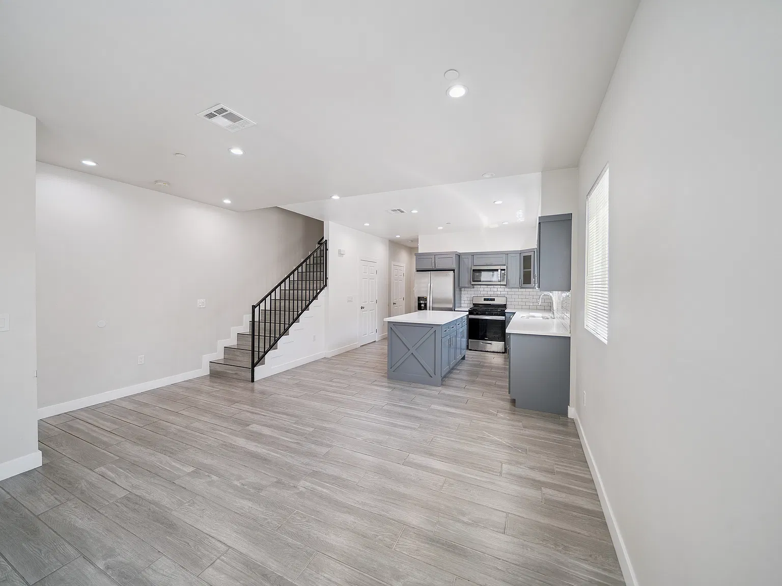 1123 Browning — Photo 4
