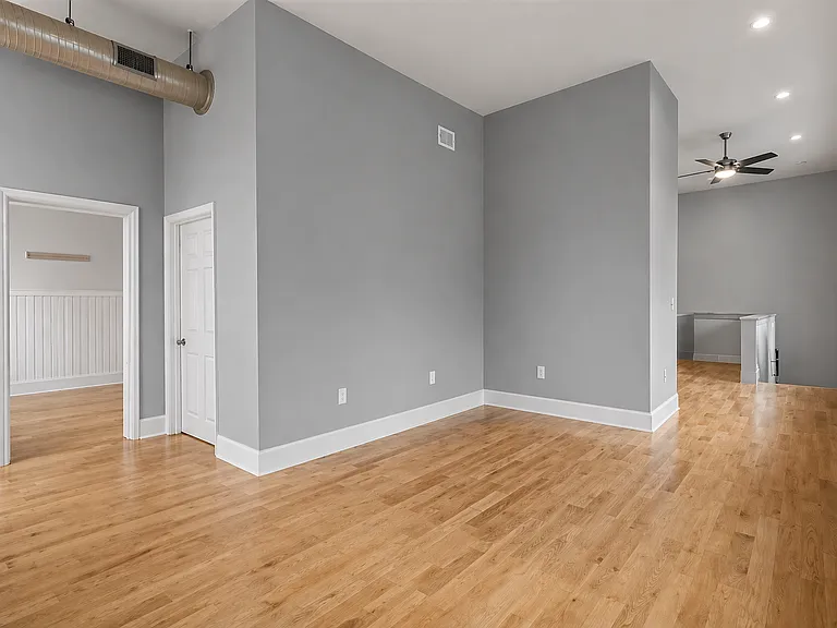 124 W Bank St #A — Photo 10