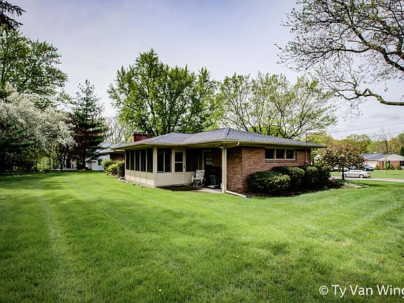 2nd image of 2136 Osceola Dr SE
