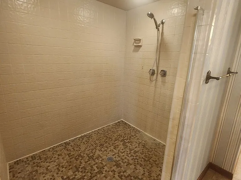 1811 Brookside Dr — Photo 12