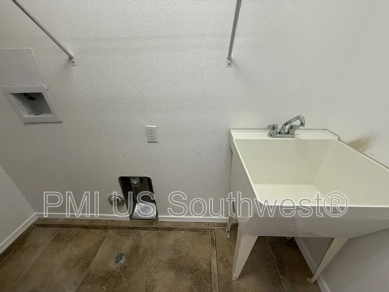 2917 Desert Vista Dr — Photo 32