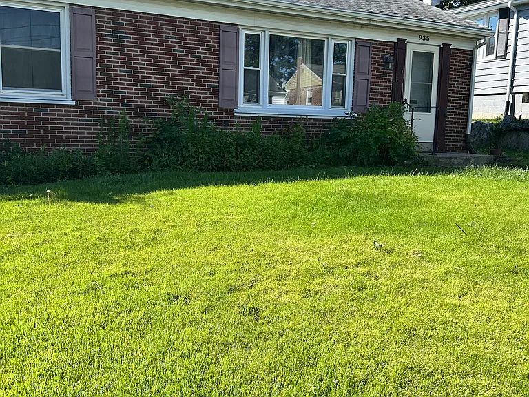 935 Wabank Rd — Photo 2