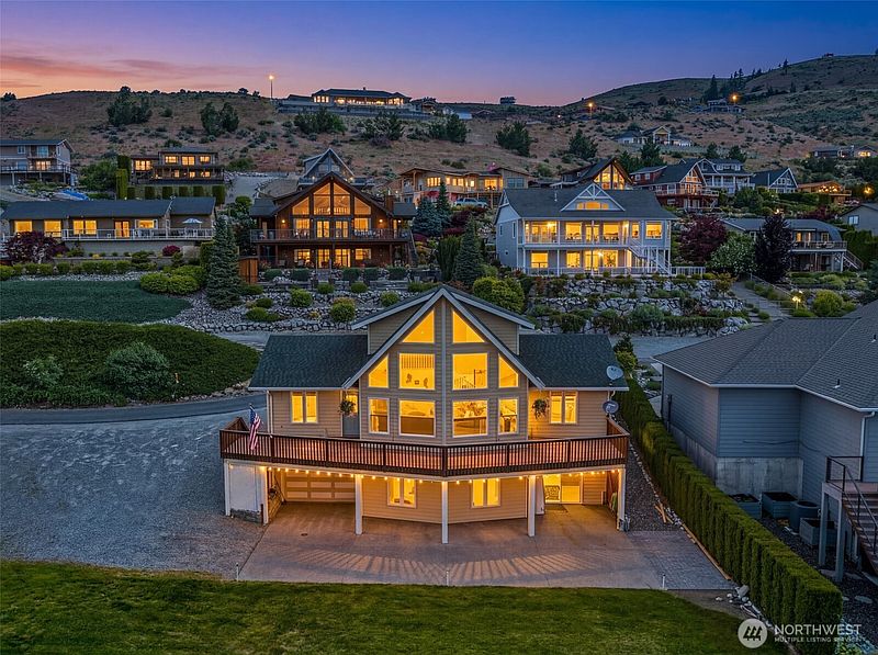 2nd image of 111 Eldorado Way