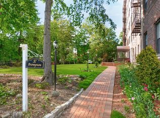 37 Brompton Rd APT 5C, Great Neck, NY 11021