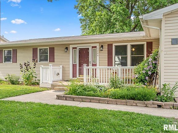 4th image of 1204 Pine Ln