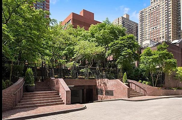 Rented by Compass | media 41