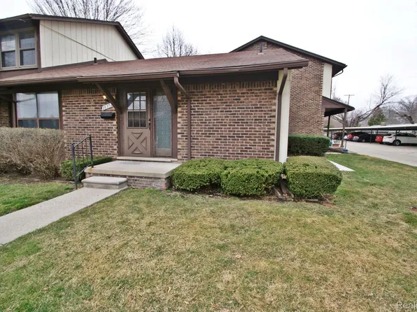 28352 Queens Ct #31, Warren, MI 48093