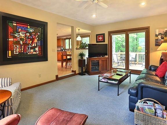 4th image of 34 Storeybrook Dr
