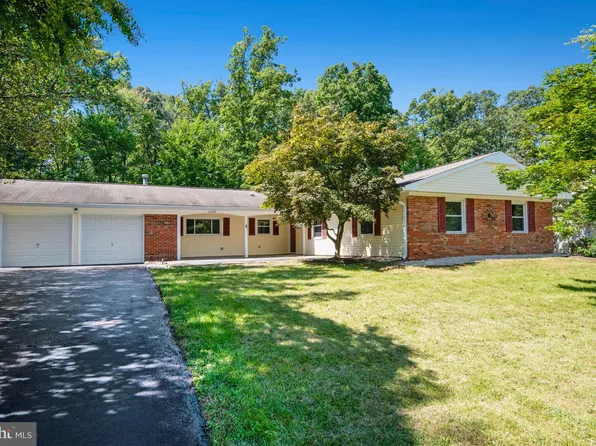 13149 Madonna Ln, Fairfax, VA 22033