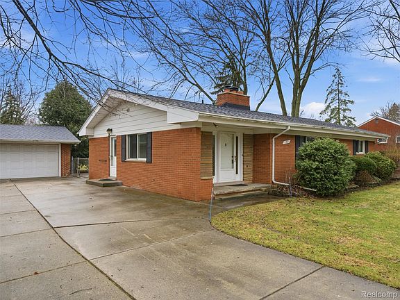 2nd image of 192 Booth Rd