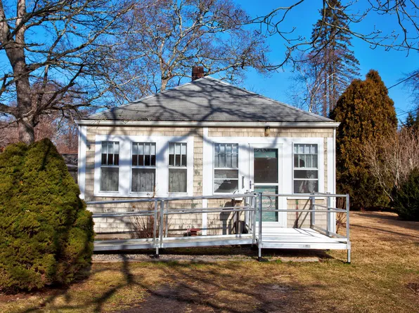 17 Lt Hauser Lane, Falmouth, MA 02540