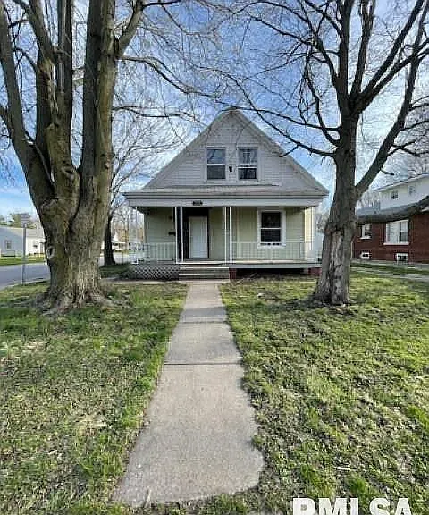 1228 E Ash St — Photo 1