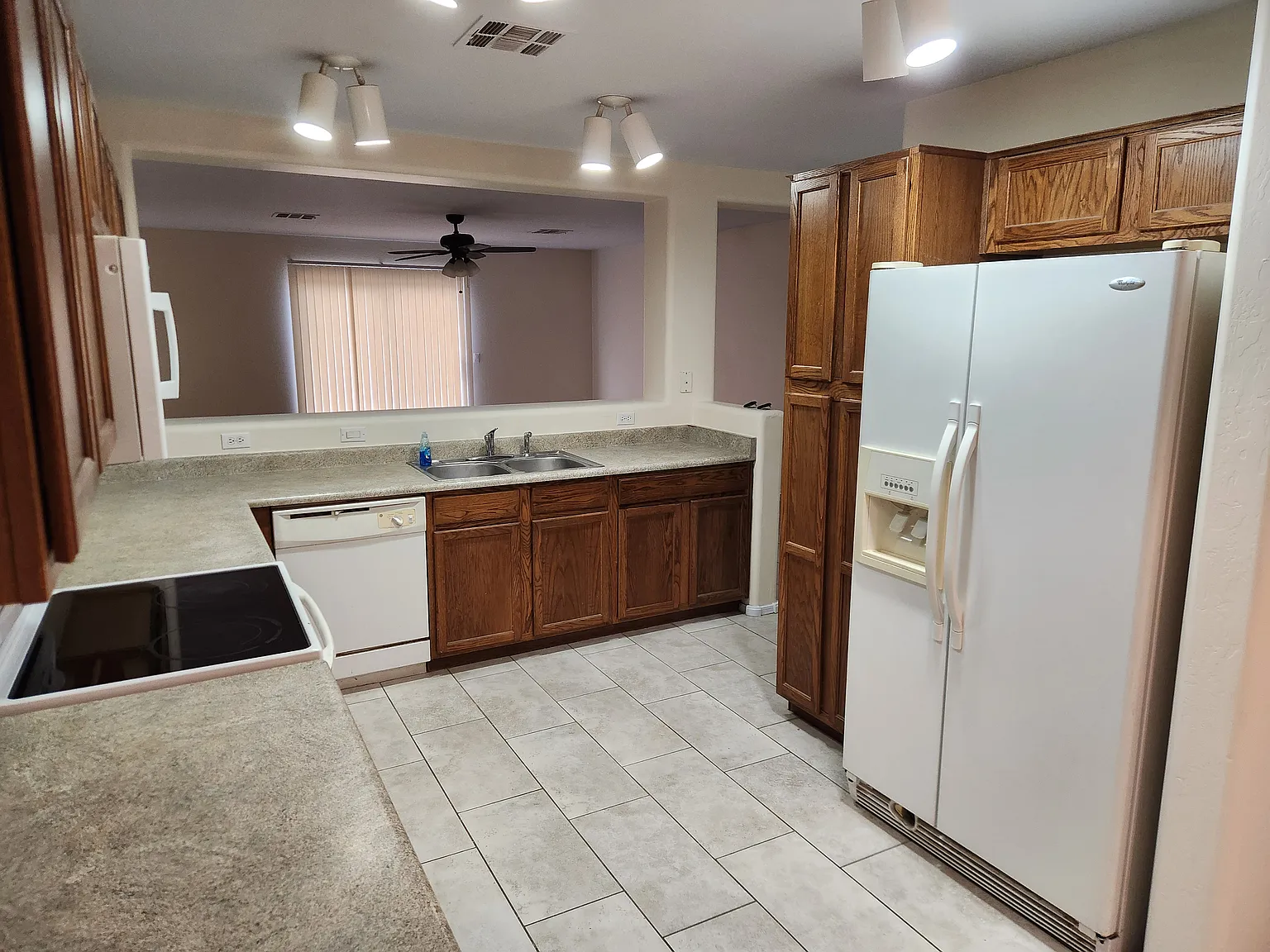 3 bed, 1424 sqft, $1,695 — Photo 4