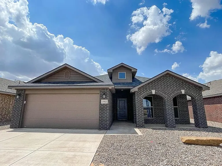 1912 County Road 1118 — Photo 1