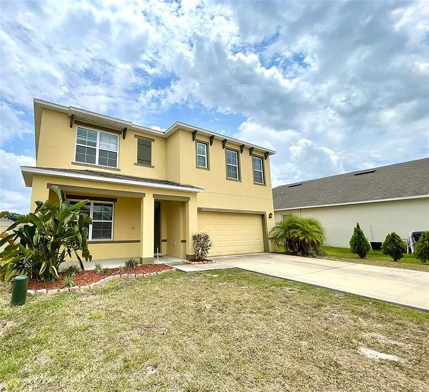5 bed, 3.0 bath, 2616 sqft, $2,500 — Photo 1