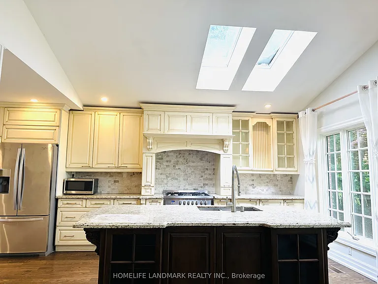 125 Bannatyne Dr — Photo 6