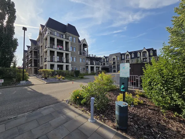 6079 Maynard Way NW, Edmonton, AB T6R 0S4