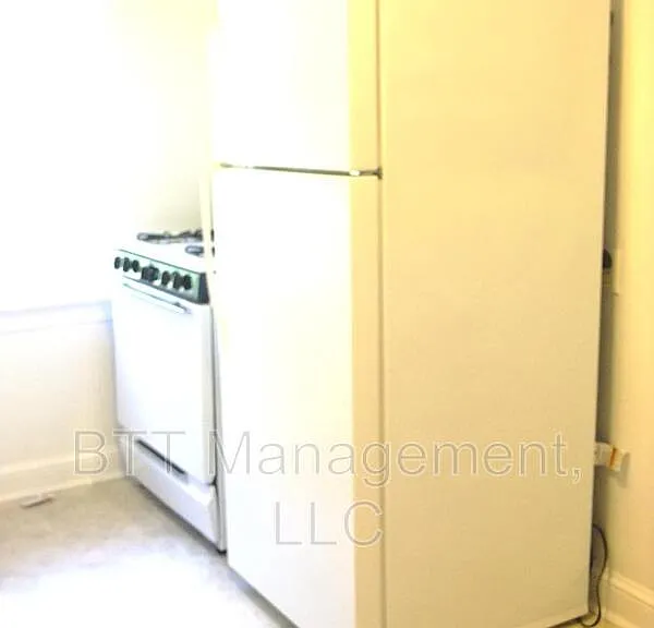 8401 Greenwood Ave #3 — Photo 11