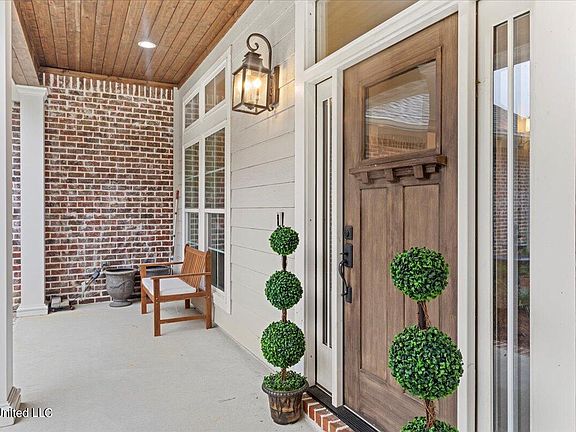 5th image of 7 Woodlands Dr