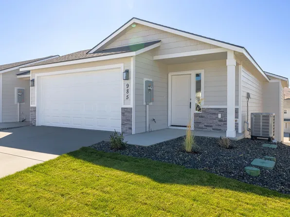 985 Duke Ln, West Richland, WA 99353