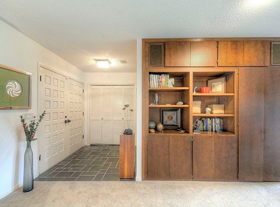 3rd image of 212 Dunbarton Dr
