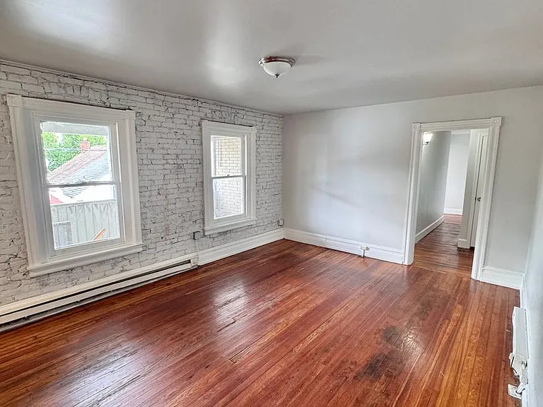 917 W Liberty St — Photo 7